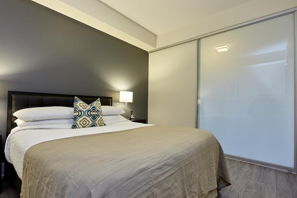 Atlas Suites - Cn Tower & Convention Centre Toronto Room photo