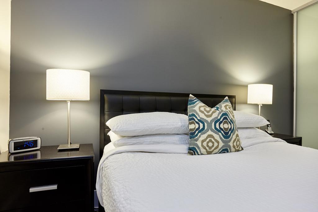 Atlas Suites - Cn Tower & Convention Centre Toronto Room photo