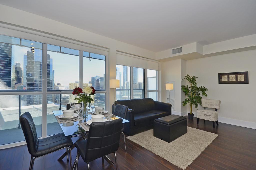 Atlas Suites - Cn Tower & Convention Centre Toronto Room photo