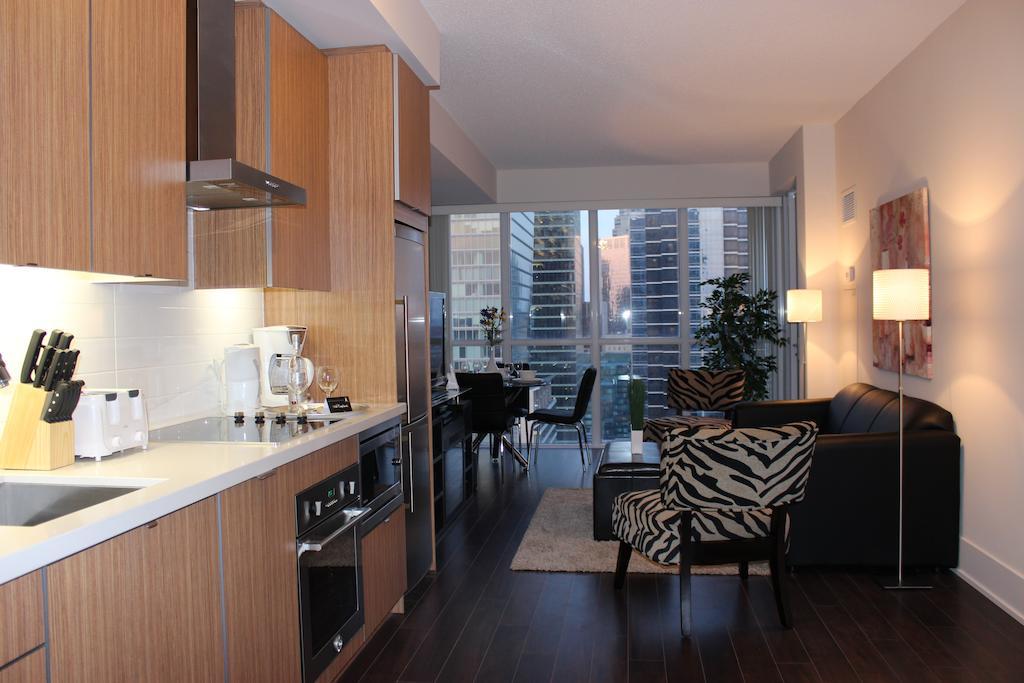 Atlas Suites - Cn Tower & Convention Centre Toronto Room photo