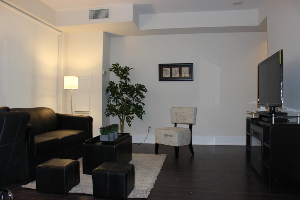 Atlas Suites - Cn Tower & Convention Centre Toronto Room photo